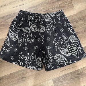 ERIC EMANUEL BLACK BANDANA PRINT SHORTS WORN ONCE FOR FEW HOURS SIZE 2Xl